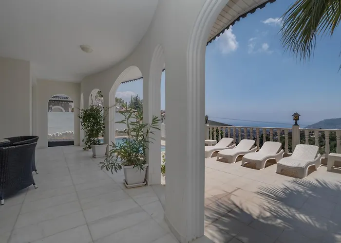 Mit Einzigartigem Ausblick Villa Alanya