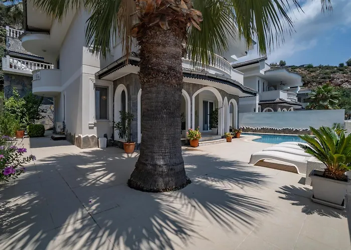 Mit Einzigartigem Ausblick אלאניה