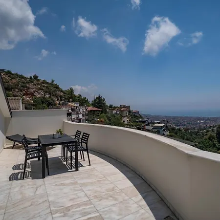 Vila Mit Einzigartigem Ausblick