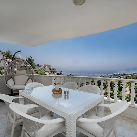 Vila Mit Einzigartigem Ausblick